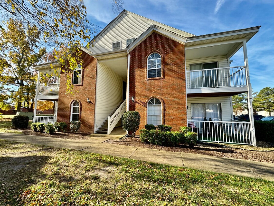 Primary Photo - 1st Floor/1-level Condo - Some Utilities I...