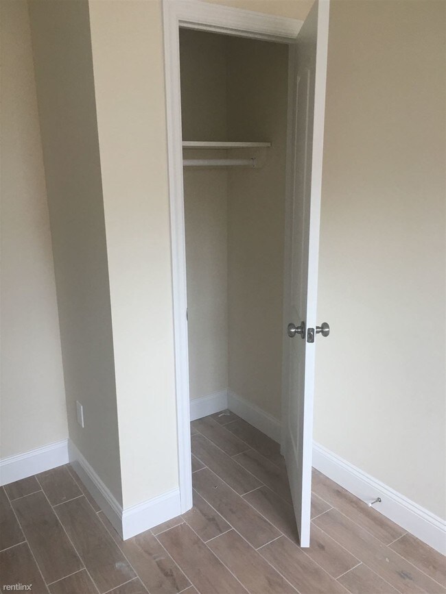 Building Photo - 22 Cox Pl