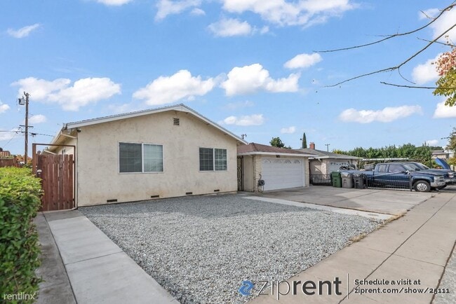 Foto del edificio - 4 br, 2 bath 4plex - 1935 Kinross Way, San...