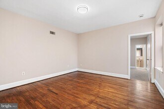 Building Photo - 1906 Fairmount Ave