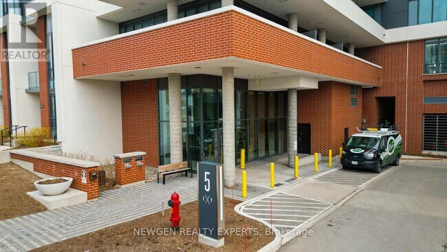 Photo du bâtiment - 5 Wellington St S