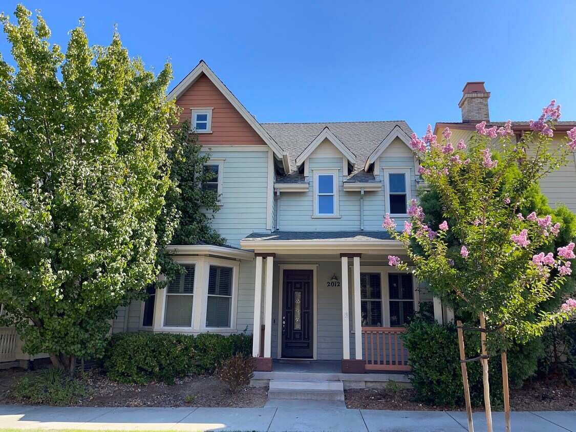 Foto principal - 2012 Drake Ln
