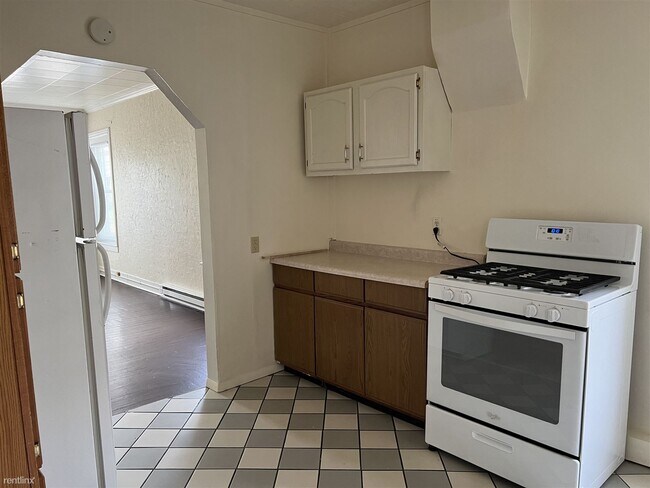 Building Photo - 1 br, 1 bath House - 150 W Broadway St