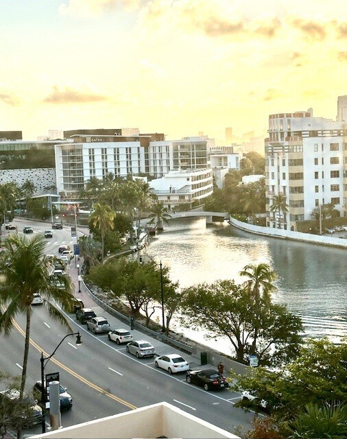 Foto del edificio - 2555 Collins Ave
