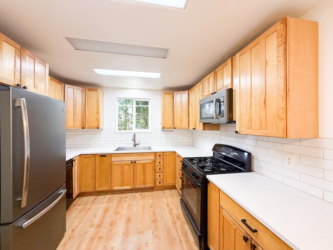 Foto del edificio - 5521 Brooklyn Ave NE