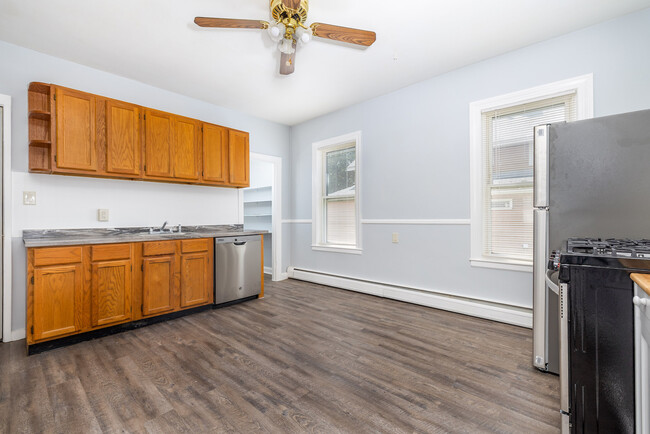 Foto del edificio - 51 Woodbridge Ave