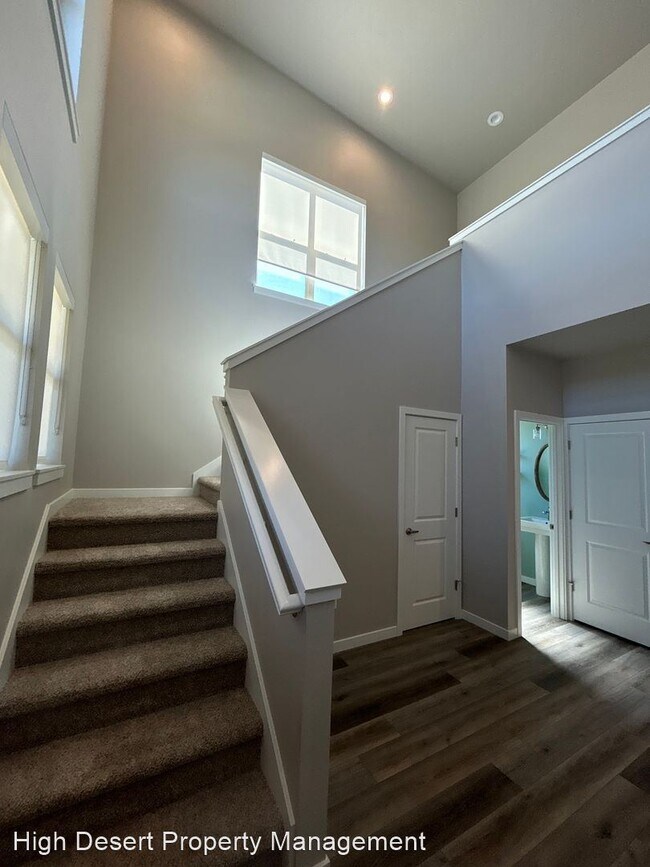 Building Photo - 2 br, 2.5 bath House - 3602 SW Badger Ave.