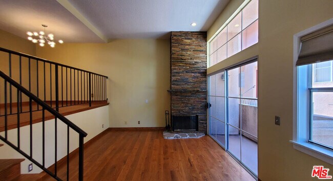 Foto del edificio - 7320 Balboa Blvd