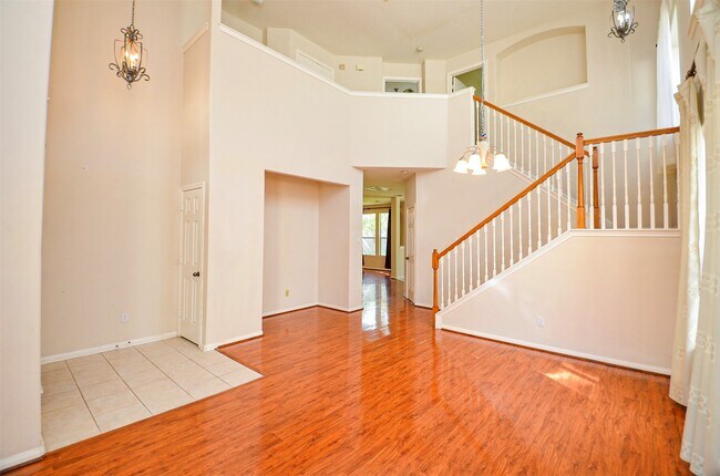 Building Photo - 615 Mosman Ct