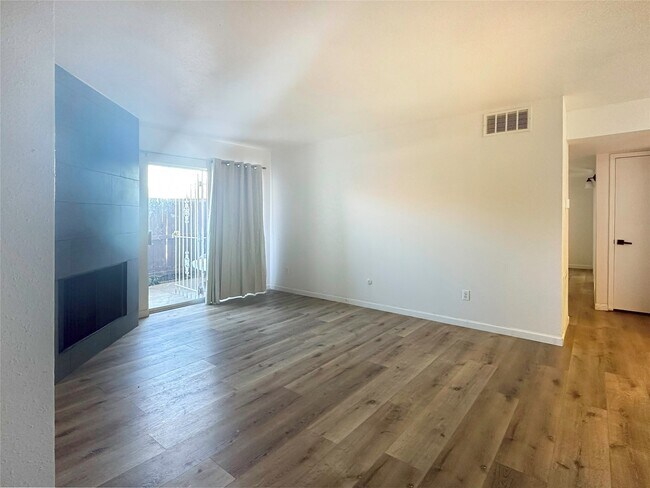 Foto del edificio - 9350 Country Creek St