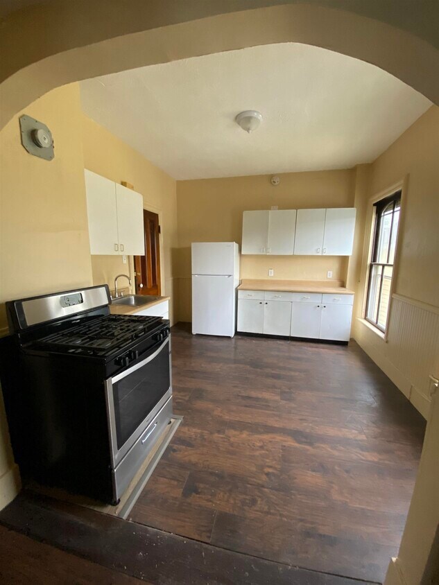 Building Photo - 14 Mulberry St