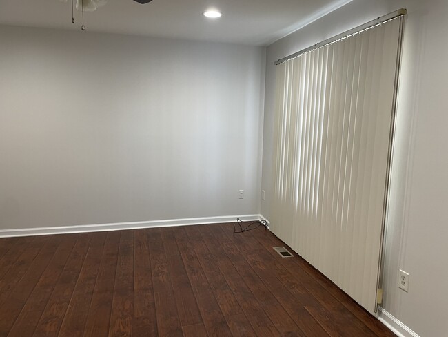 Building Photo - 36614 Park Place Dr