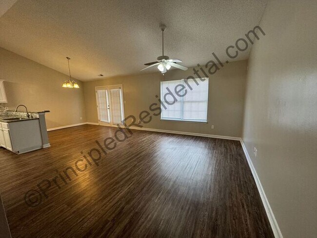 Foto del edificio - Nice 3 bedroom 2 bathroom home in great ne...
