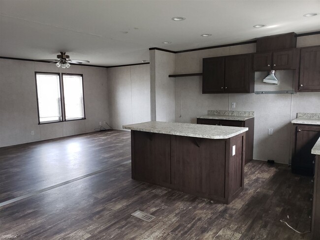 Building Photo - 631 Countryside Trailer Ct