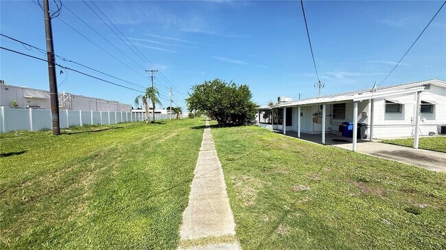 Building Photo - 1528 Council Dr