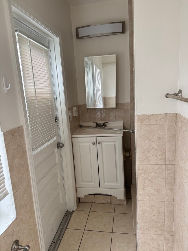 Building Photo - 1113 19th Ave N