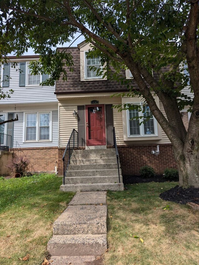 14307 Little Rocky Mountain Ct, Centreville, VA 20120 House Rental in
