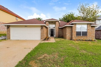 Building Photo - 1615 Barclay Dr