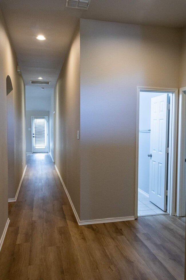 Building Photo - 12416 Sunrise Dr