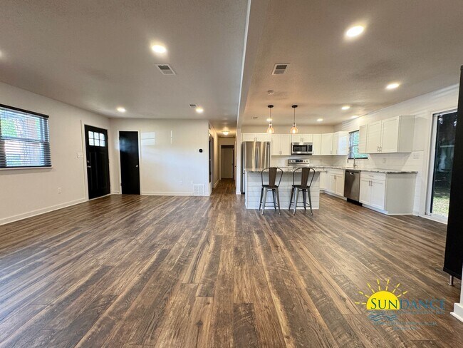 Foto del edificio - Fully renovated 3 Bedroom Home in Fort Wal...