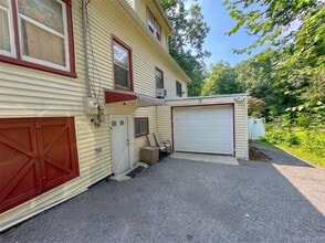 Building Photo - 17 Bridge Ln