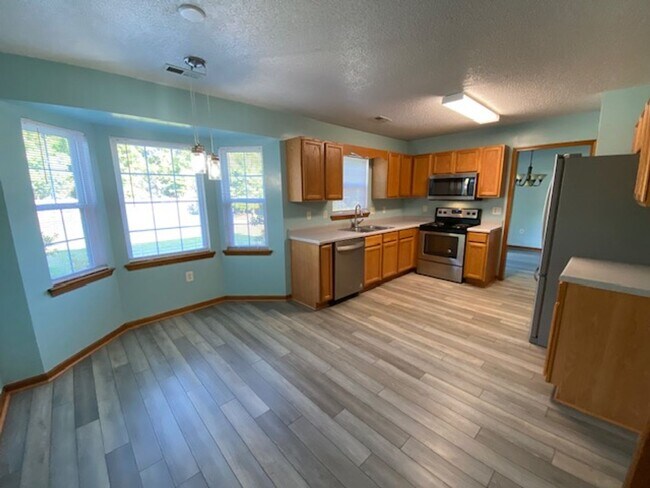 Building Photo - $500 OFF FIRST MONTHS RENT Sneads Ferry Ho...