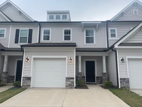 Building Photo - 207 Solacium Ln
