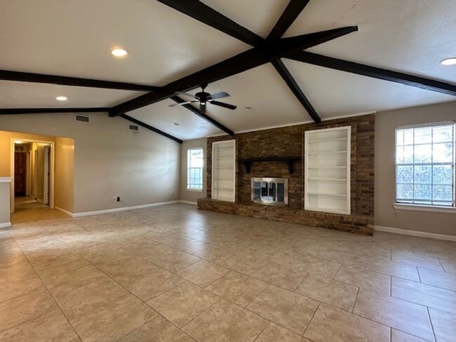 Building Photo - Family home in Huntington Subdivision in P...