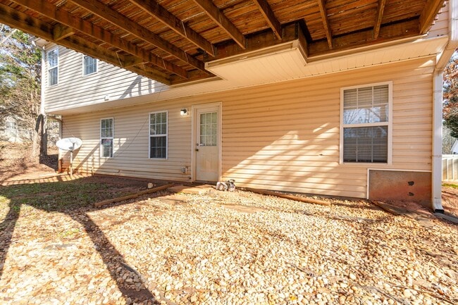 Building Photo - Spacious 4 Bedroom, 3 Bathroom Home in Cov...