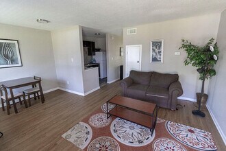 Building Photo - 1 105