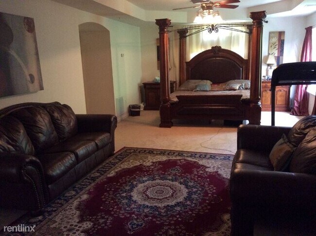 Building Photo - 4 br, 3.5 bath House - 8702 Military Post Ct