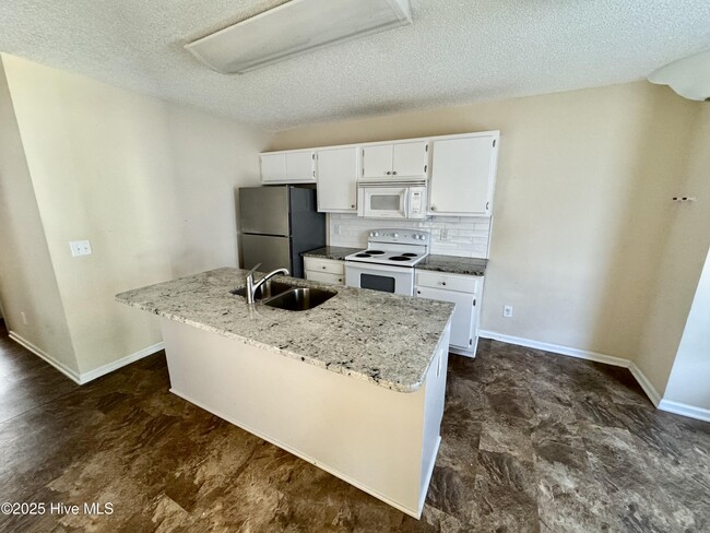 Building Photo - 1127 Brownlea Dr