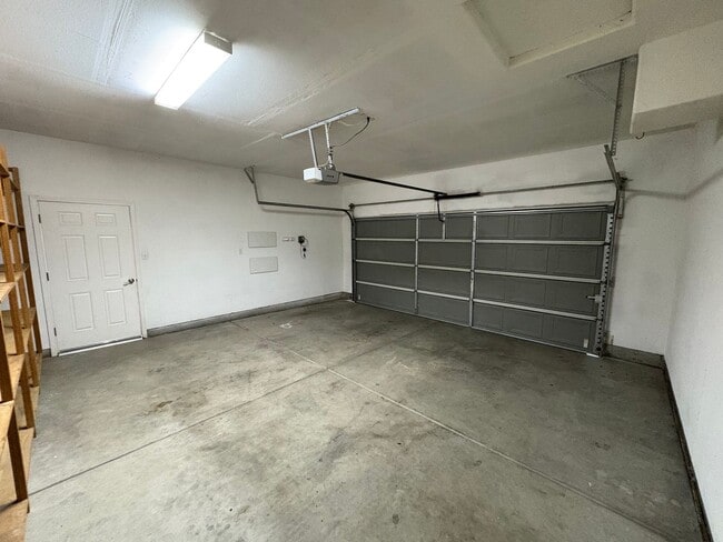 Building Photo - 3 Bedroom Home Now in Avalon Rent Ready!