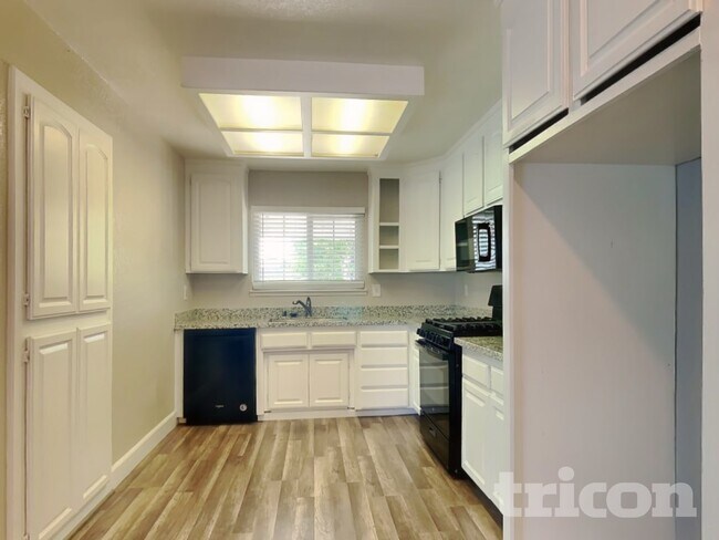 Building Photo - 2920 Palo Verde Way