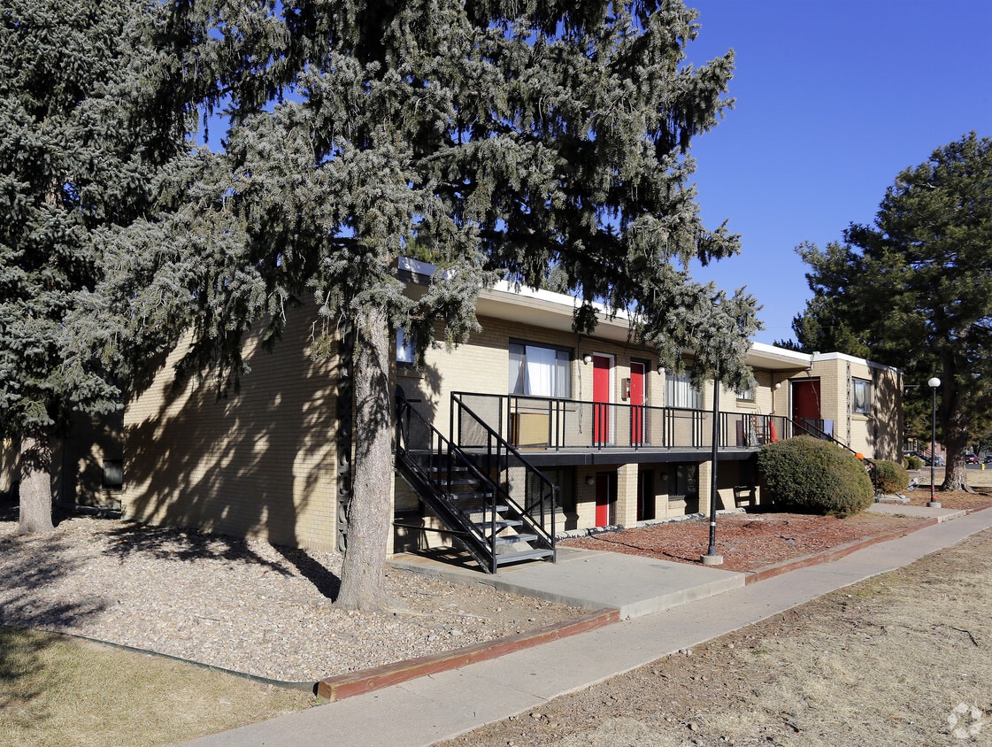 Primary Photo - Elmwood Park Apartments