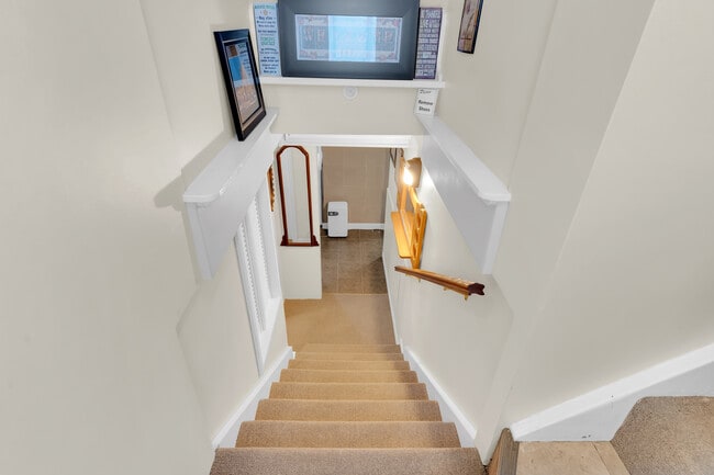 Building Photo - 46 Falaise Rd