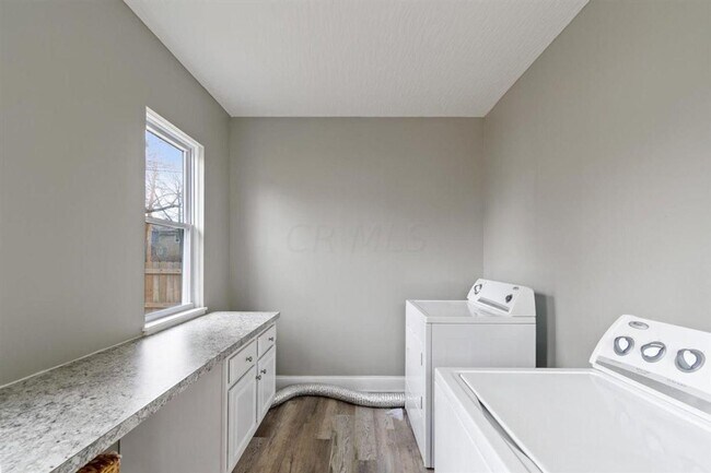 Foto del edificio - Modernized 2nd Floor Apartment in Franklinton – Your Urban Oasis Awaits!