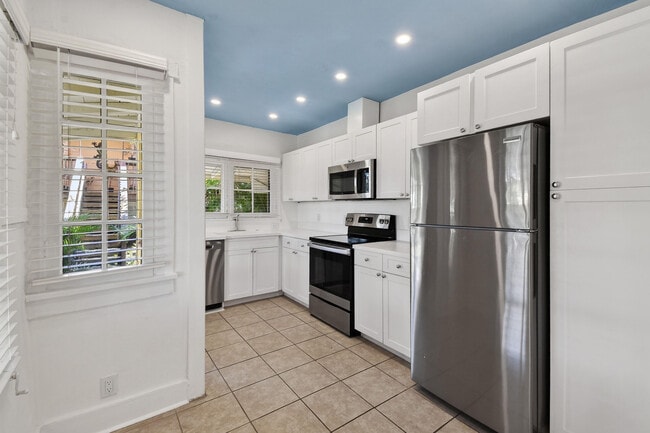 Building Photo - 208 S K St