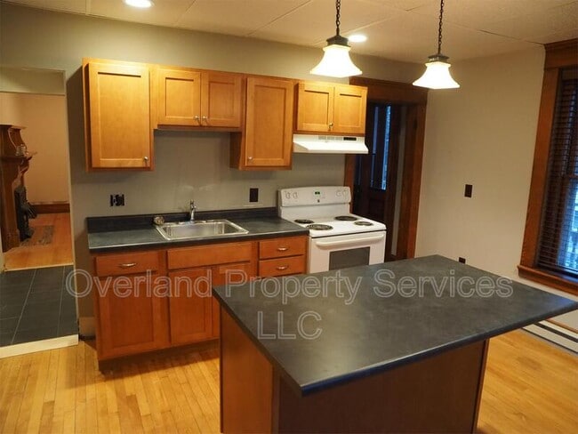 Building Photo - 90 N Winooski Ave