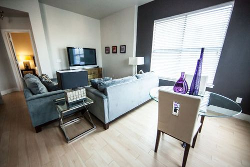 Foto del edificio - 2123 Cedar Springs Rd