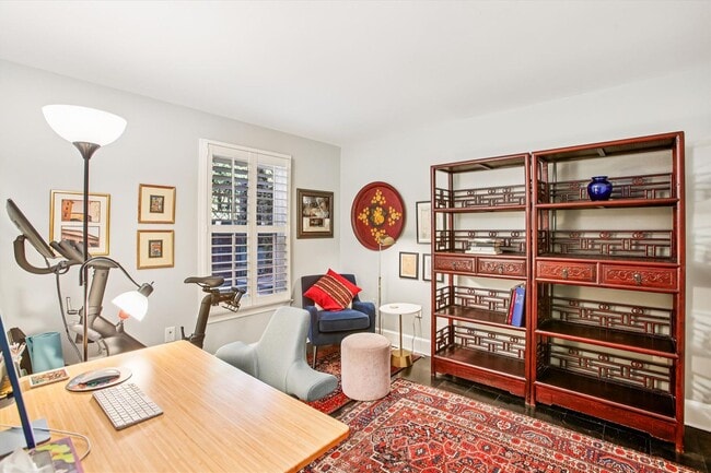 Building Photo - Charming and Sophisticated Two Level condo...