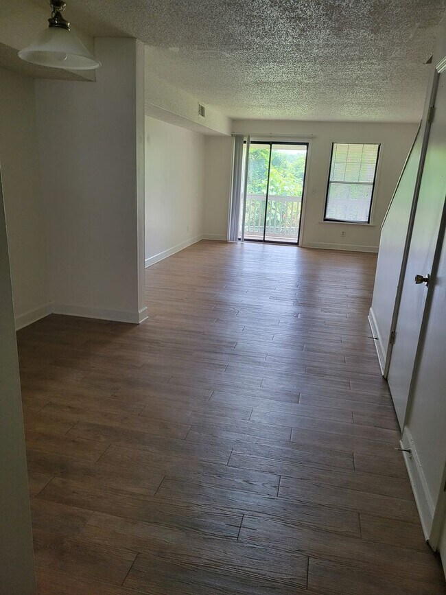 Foto del edificio - 2 bed 2.5 bath townhouse!
