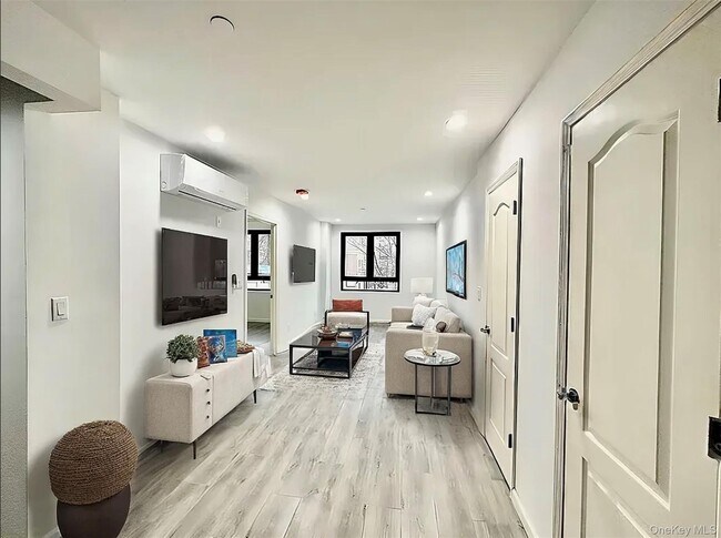 Foto del edificio - 73-02 Woodside Ave