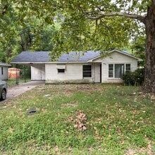 Building Photo - 1625 S 6th St