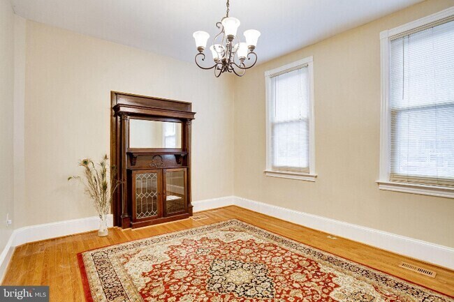 Building Photo - 1501 G St SE