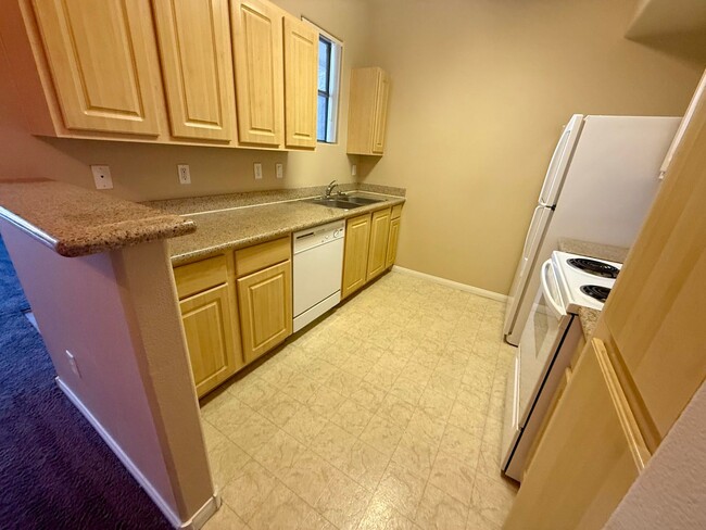 Building Photo - CHARMING 1 BEDROOM 1 BATHROOM UNIT FOR RENT