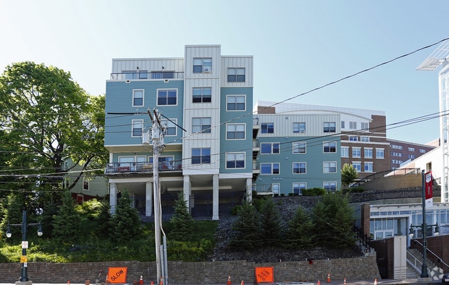 Building Photo - Crescent Heights