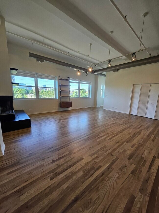 Foto del edificio - 809 N Racine Ave