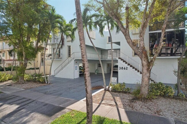 Foto del edificio - 3862 NE 171 St
