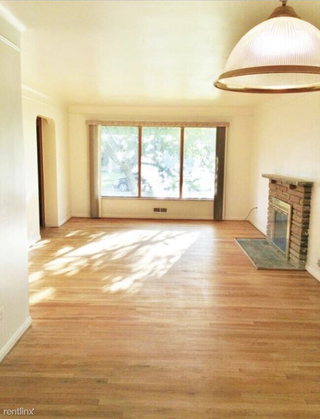 Building Photo - 3 br, 1.5 bath House - 24000 Berkley St